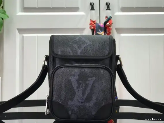 AMAZON VUITTON NANO LOUIS MESSENGER 0602